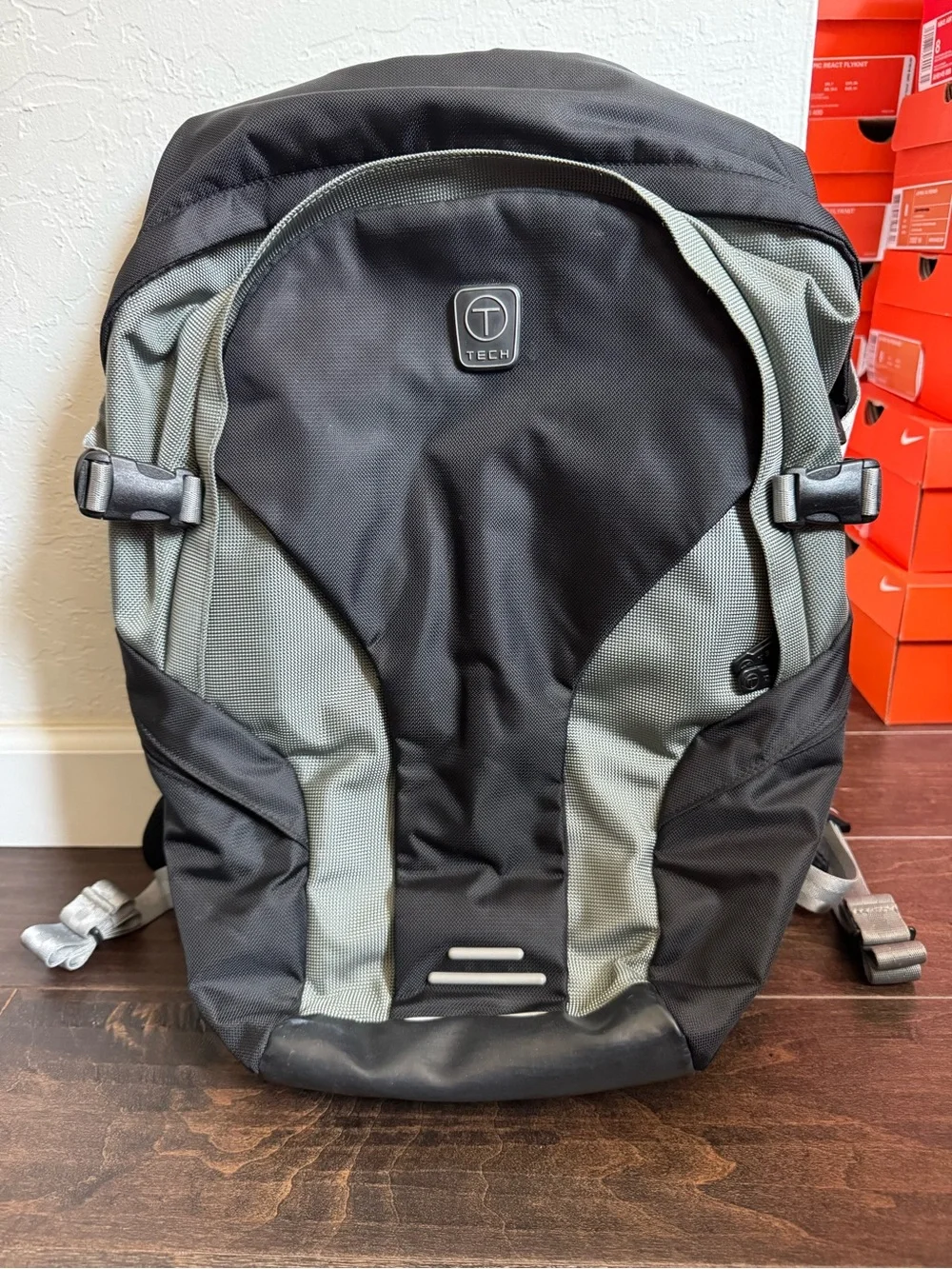 Tumi T-Tech Gray & Black Men's Backpack Laptop Bag Good Condition
